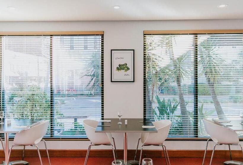 هتل Ibis Newcastle