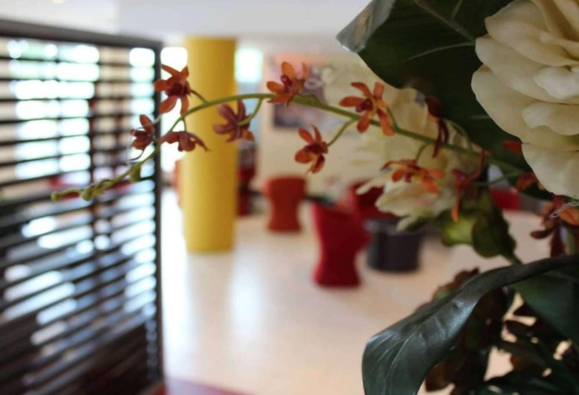 هتل Ibis Newcastle