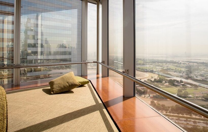 Отель Jumeirah Emirates Towers Dubai