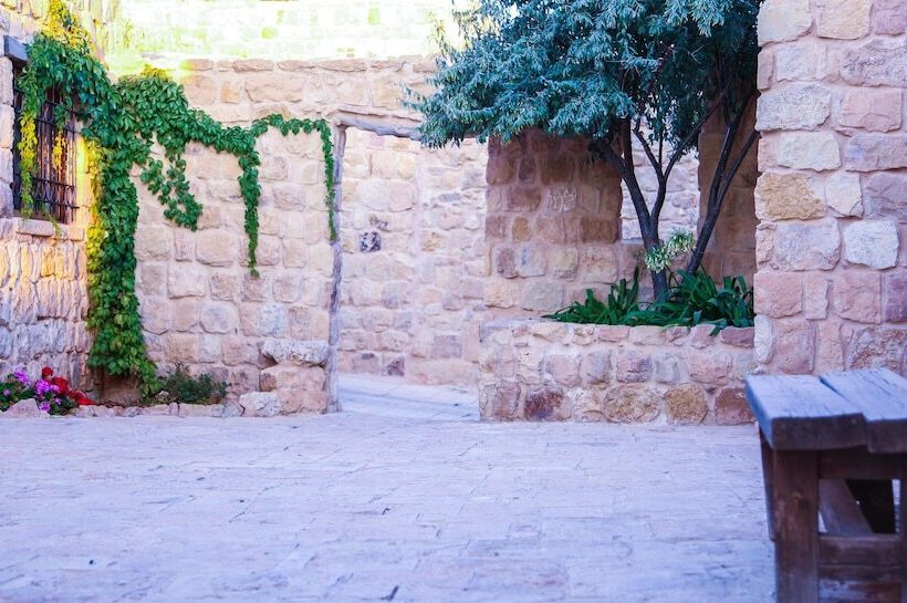 هتل Old Village Resort