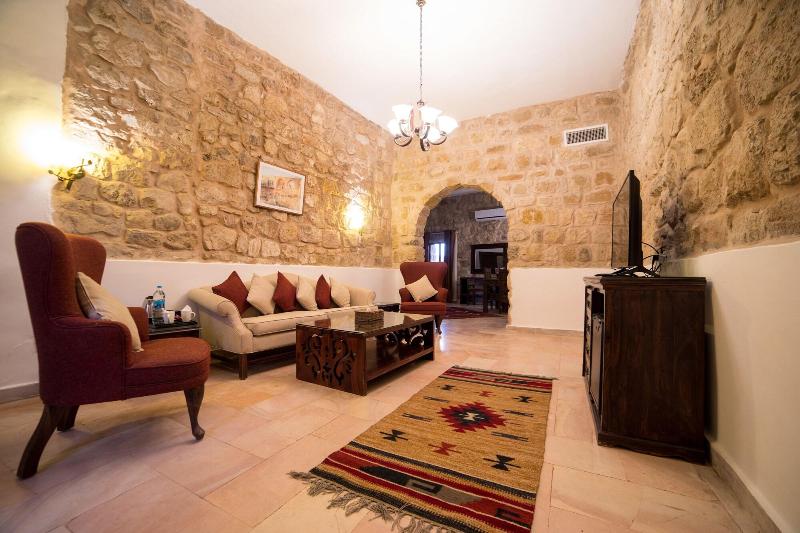 هتل Old Village Resort