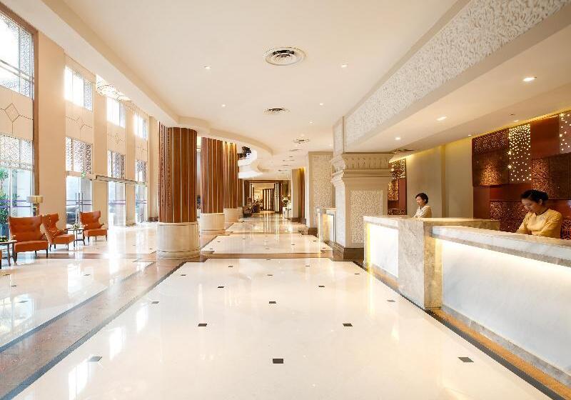 هتل Parkroyal Yangon