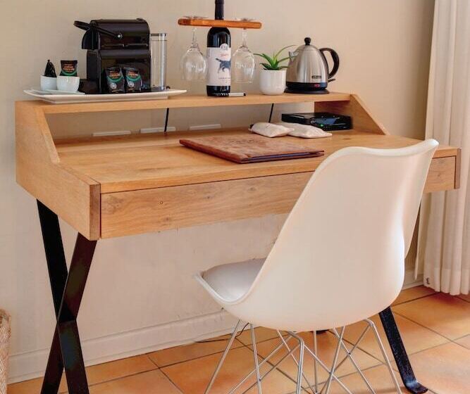 هتل Periwinkle Lodge Guest House