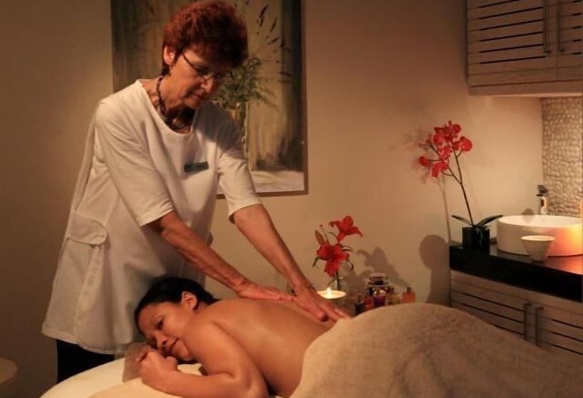 هتل Periwinkle Lodge Guest House