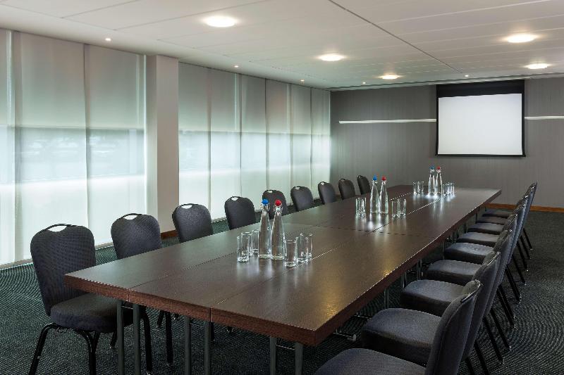 هتل Radisson  & Conference Centre London Heathrow