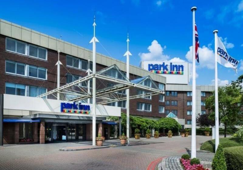 هتل Radisson  & Conference Centre London Heathrow