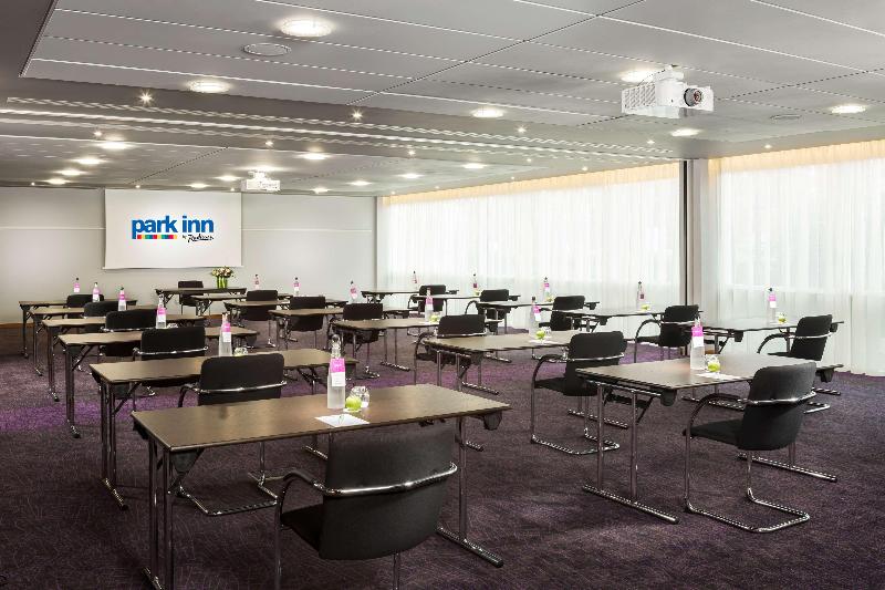 هتل Radisson  & Conference Centre London Heathrow