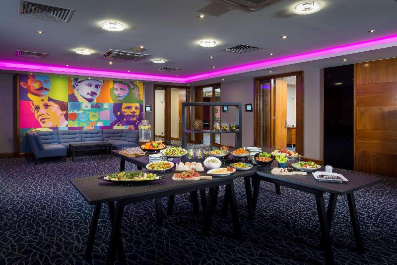 هتل Radisson  & Conference Centre London Heathrow