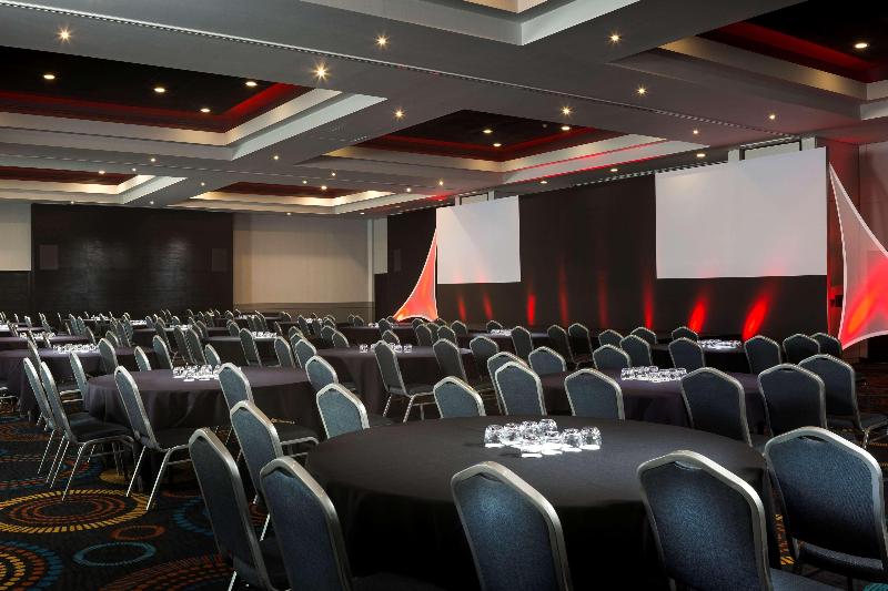 هتل Radisson  & Conference Centre London Heathrow