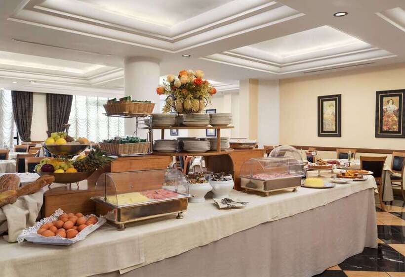 هتل Ramada By Wyndham Naples