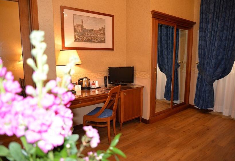 Fotos del hotel Strozzi Palace:  15