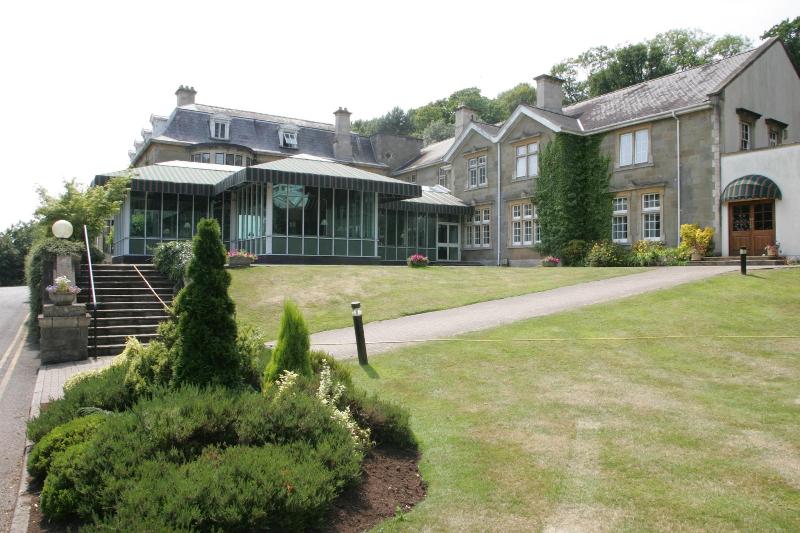 استراحتگاه The Manor House At Celtic Manor