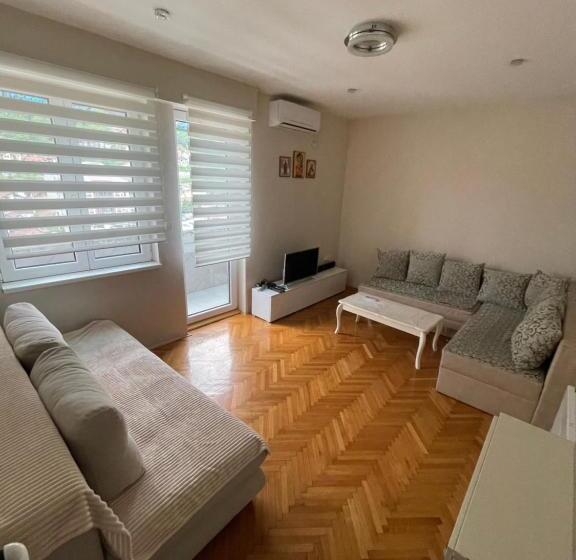 هاستل Apartmani Mv