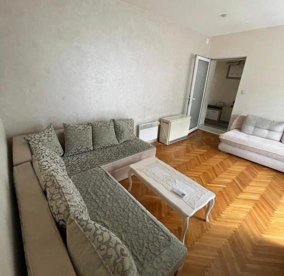 هاستل Apartmani Mv