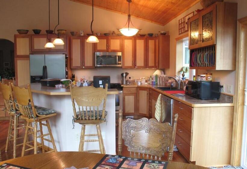 تختخواب و صبحانه Glacier Creek Lodging