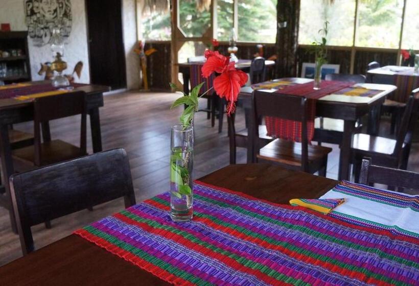 בית מלון כפרי Pine Ridge Lodge