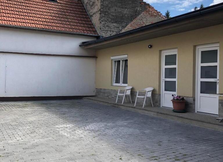 پانسیون Avas Apartman