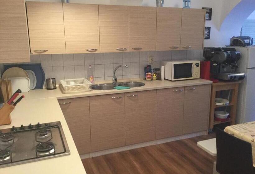 پانسیون Avas Apartman