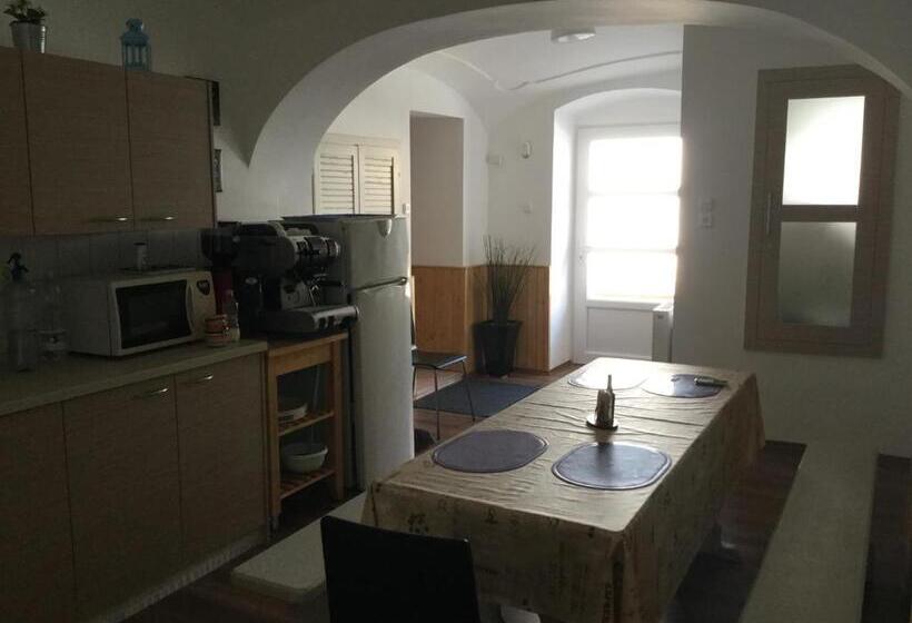 پانسیون Avas Apartman