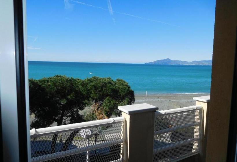 پانسیون Baia Delle Favole Affittacamere