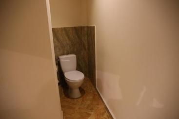 پانسیون Private Rooms In The City Center   Chonqadze 9