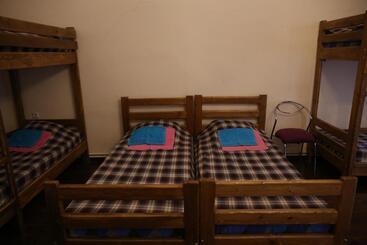 پانسیون Private Rooms In The City Center   Chonqadze 9