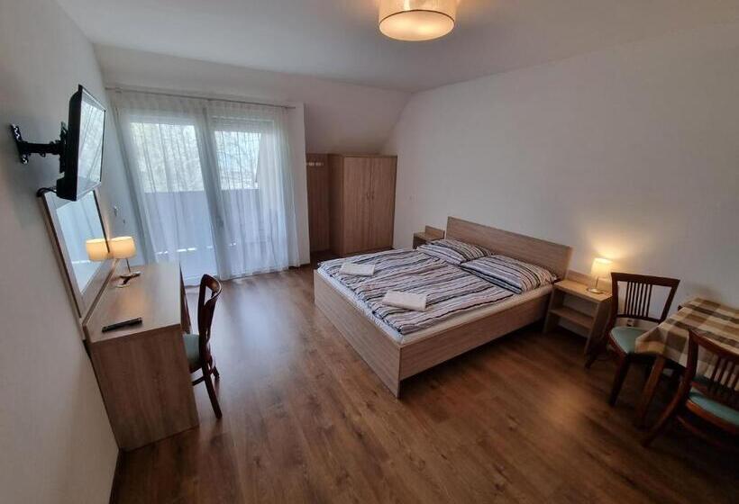 ペンション ádám Apartmanház