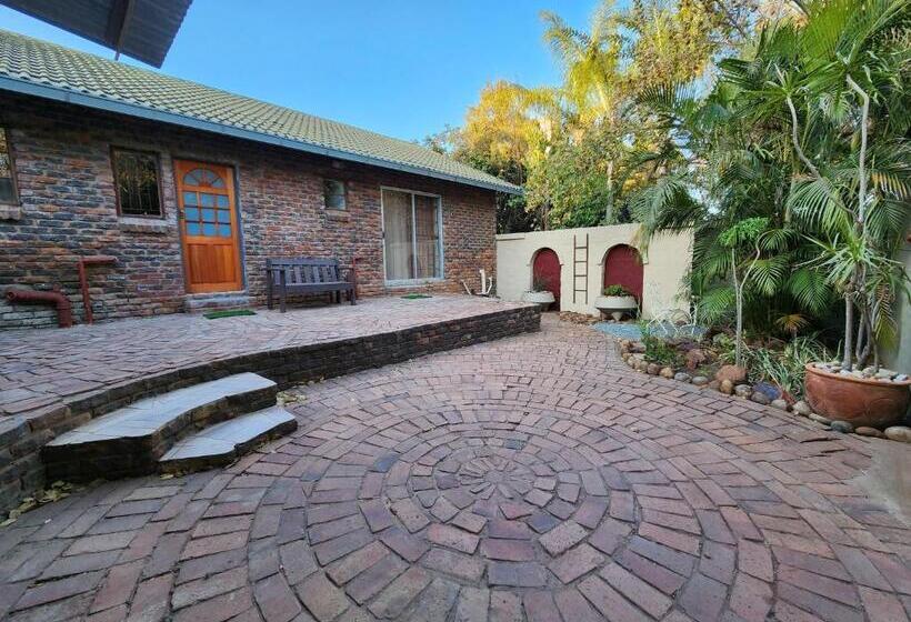 ペンション Flamboyant Guesthouse