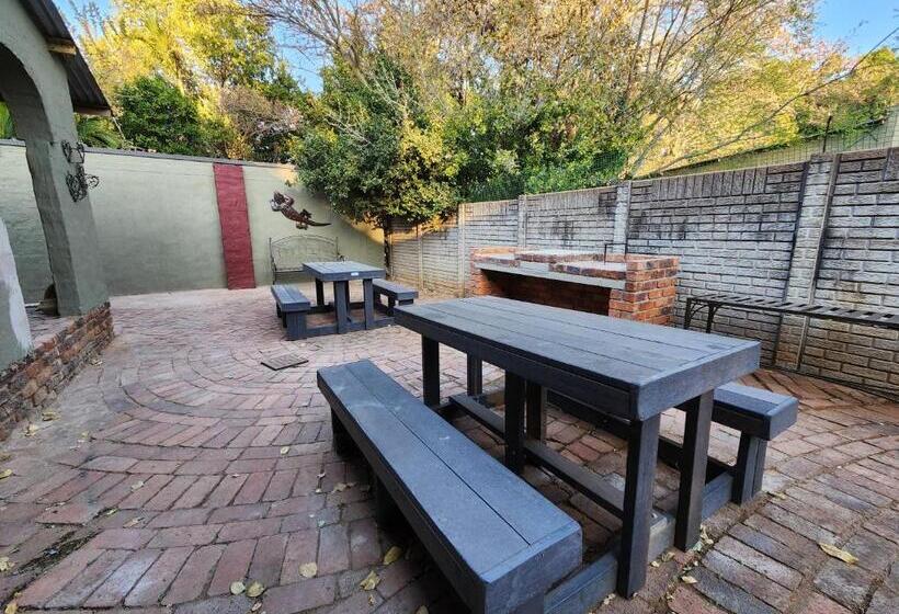 ペンション Flamboyant Guesthouse