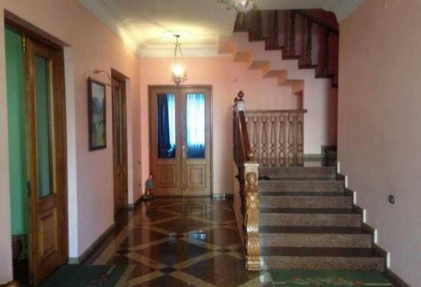 پانسیون Guesthouse Parnavaz Mepe