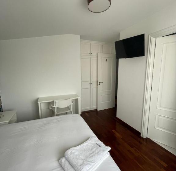 پانسیون Hostal Portofino