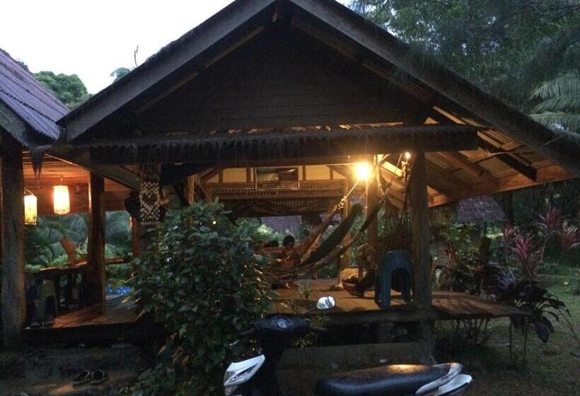 پانسیون Namtok Bungalows
