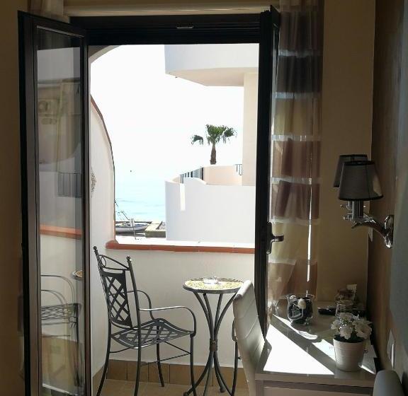 تختخواب و صبحانه La Finestra Sul Mare