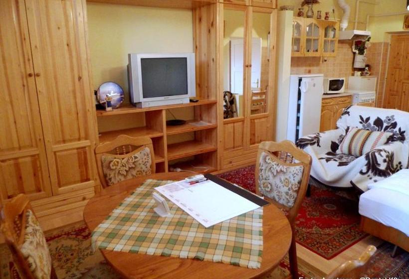 Пансион Eszter Apartman