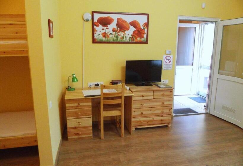 Пансион Eszter Apartman