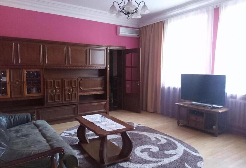 بنسيون Knaus Apartments