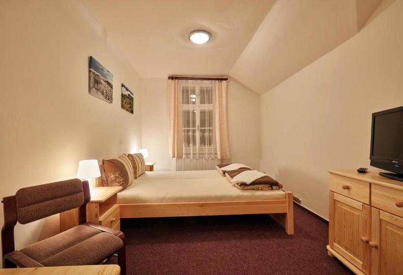 پانسیون Penzion Flora