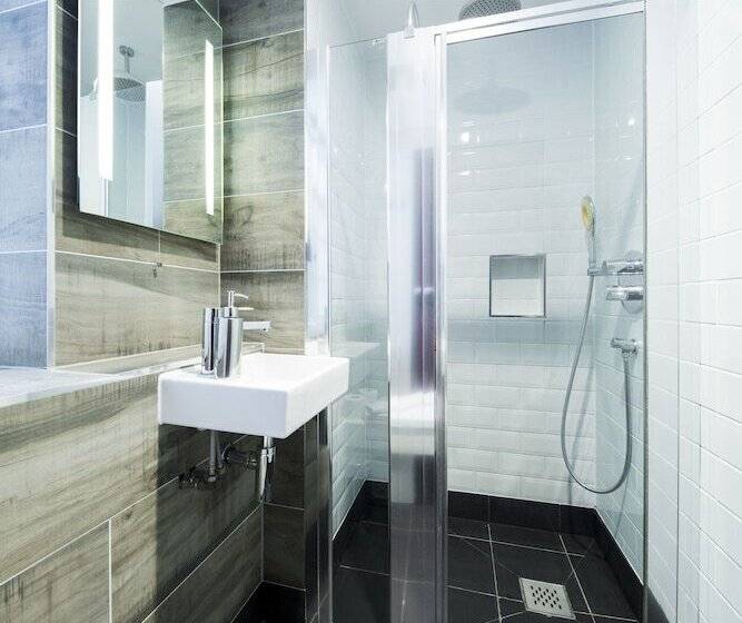 هاستل Generator London