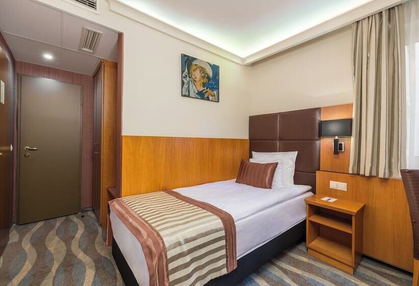 Fotos del hotel Exe Carlton Budapest:  11