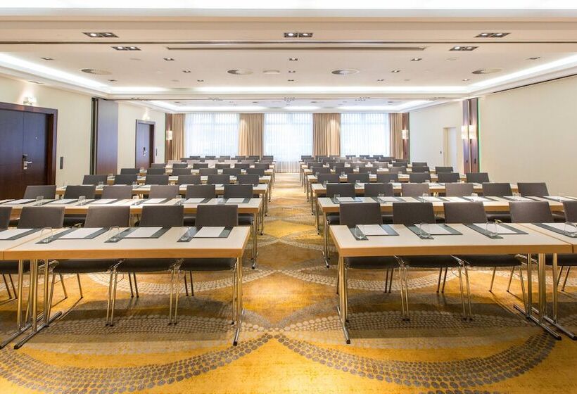 Отель Courtyard By Marriott Düsseldorf Seestern