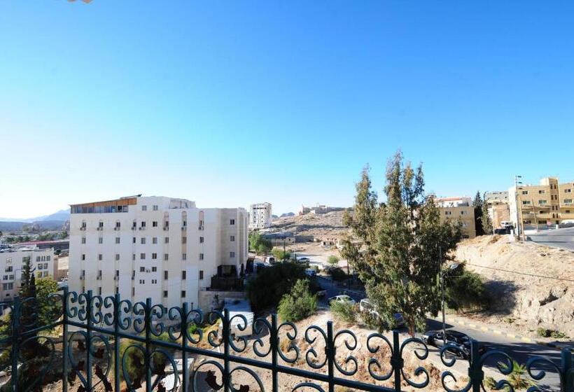 هتل Edom