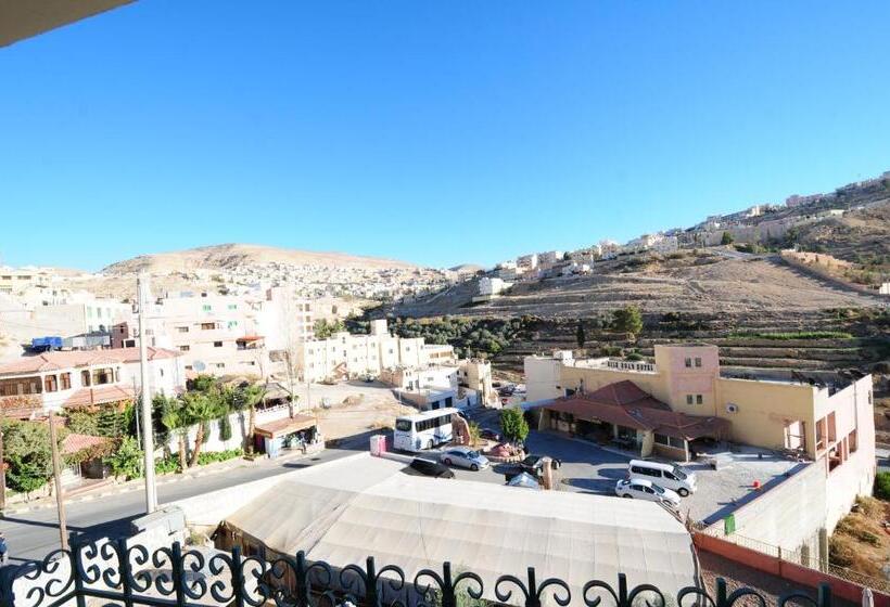 هتل Edom