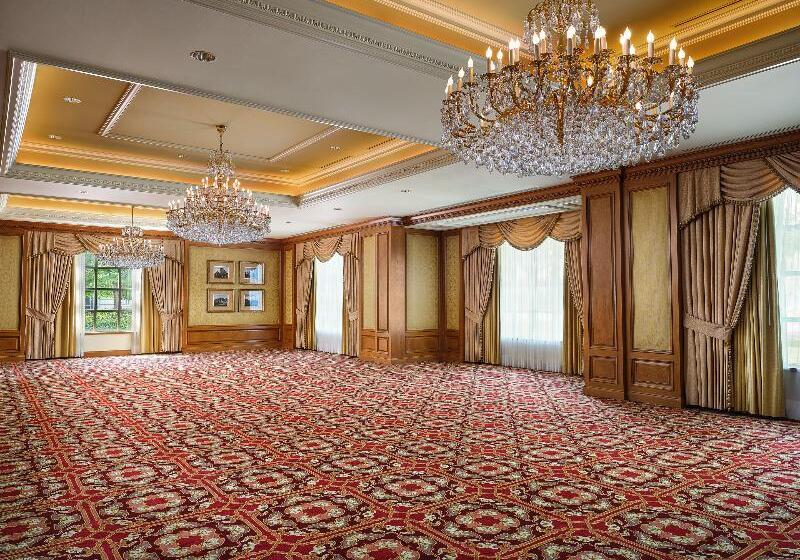 هتل Grand America