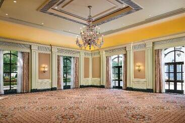 هتل Grand America
