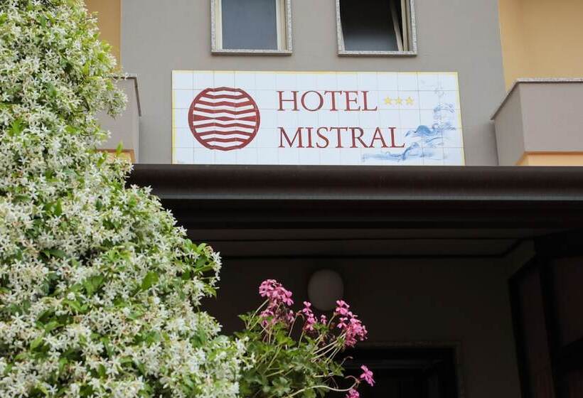 هتل Mistral
