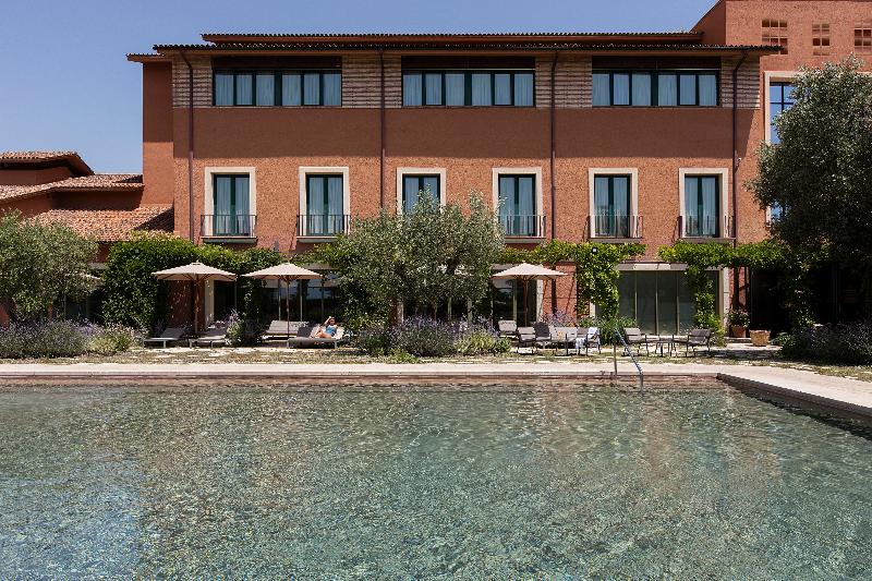 هتل Peralada Wine Spa & Golf