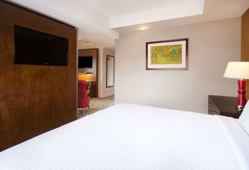 هتل The Sam Houston  Curio Collection By Hilton