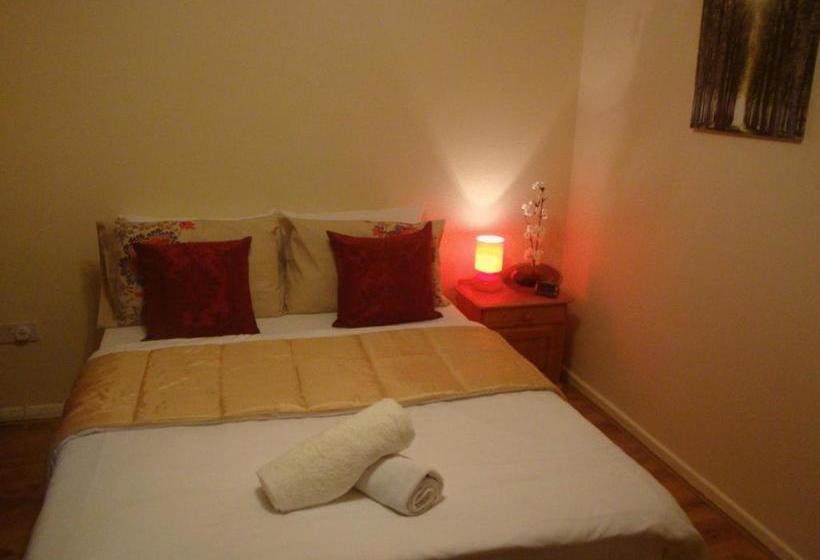 پانسیون Remarc Guest House