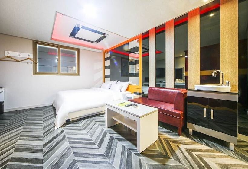 S Motel