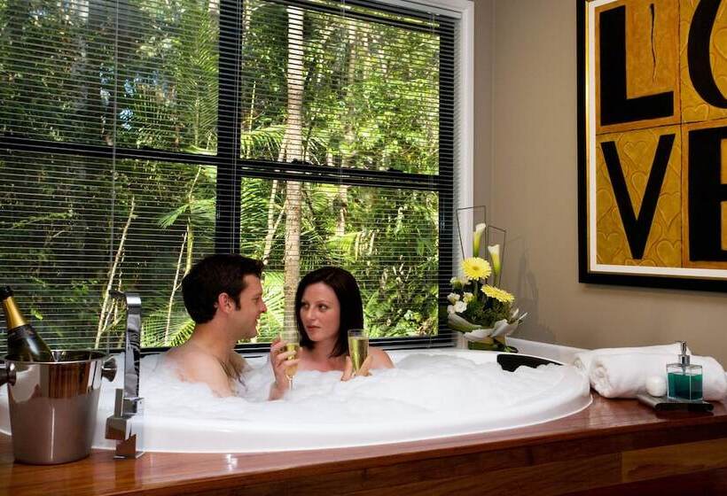 Отель Amore On Buderim Luxury Rainforest Cabins